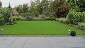 Besonders im sommer und spätsommer zeigen sie ihre dekorativen blüten und im herbst oft auffällige blättfärbungen. Graser Garten Nach Der Fertigstellung