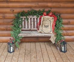 Best porch pot ideas with evergreen branches, berries & pine cones! Christmas Porch Decorations