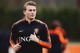 Check out his latest detailed stats including goals, assists, strengths & weaknesses and match ratings. Matthijs De Ligt Biografia Eta Altezza Peso Figli Moglie Tatuaggi E Vita Privata Spettegolando