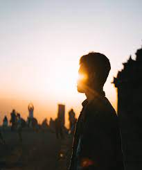 Foto Orang Dari Belakang Sunset