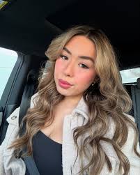 Sabrina Tam's Instagram, Twitter & Facebook