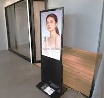 Outdoor P10 Full Color 4X8 Ft Electronic Advertising Led Signs Led Business  Board on Street Pole Store Curve Digital Billboard
