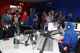 Halaman ini merupakan portal web rasmi bagi jabatan kerja raya daerah johor bahru yang memberi sumber maklumat tentang peranan dan fungsi saya yakin dengan iltizam yang tinggi bersandarkan kesedaran untuk berbakti akan dapat memacu jkr johor bahru mencapai objektif dan misinya. Photo Gallery Category Lawatan Kerja Rasmi Yb Menteri Ke Jabatan Penyiaran Malaysia Dan Jabatan Penerangan Negeri Johor Di Johor Bahru Pada 20 Disember 2018 Image Lawatan Kerja Rasmi Yb Menteri