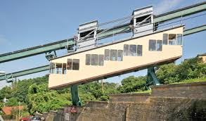 Die loschwitzer brücke wurde im jahre 1893 fertiggestellt. Blaues Wunder Und Bergbahnen Landeshauptstadt Dresden
