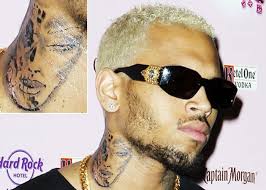 Ang Tattoo sa Leeg ni Chris Brown : r/badtattoos