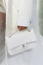 Quelles Sont Les 10 Tendances Sacs Vues Au Defile Chanel A Paris Chanel Bag Timeless Bags Bags