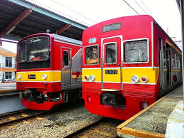 Lokomotif kuno kereta api uap. Rangkaian Lama Diwarnai Ulang Akhir Dari Warna Warni Krl