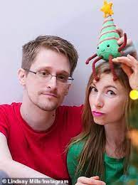Because of that, he has fled the united states and has sought political asylum in russia Edward Snowden And His Wife Lindsay Mills Reveal They Are Expecting Their First Child Together Daily Mail Online