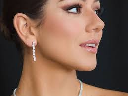 Elaine Ring's Instagram, Twitter & Facebook