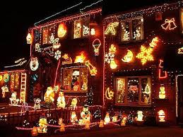 You Light Up My Life 16 Insane Holiday Homes Fun Christmas Decorations Christmas Decorations For The Home Christmas Throws