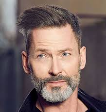 I cefali potrebbero non essere mai così popolari come negli anni ’70, ’80 e ’90, ma al momento c’è una rinascita. Pin Su Capelli Uomo Taglio