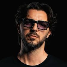 Cody Linger's Instagram, Twitter & Facebook