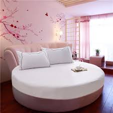 Go big without breaking the bank with king bedroom sets at the roomplace, where sumptuous style meets luxurious comfort and financing is available. 100 Baumwolle Rund Bettwasche Set 3 Stucke 1 Spannbetttuch Mit Elastische Gummi Um 2 Kissenbezuge Rot Weiss Bettwasche Fur Runde Betten Round Bed Sheet Sets Round Bed Sheetssheet Set Aliexpress