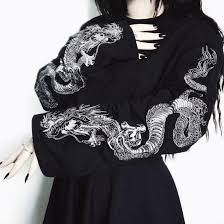 Ispanyol Kol Ejderha Sweatshirt Indirimli Fiyatiyla Sadecee 50 Tl S M L Bedenleri Sinirli Adet Uretildi Www Carpe In 2020 Fashion Edgy Outfits Aesthetic Clothes