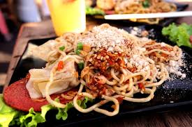 Bahan masakan mie aceh 200 gram daging kambing 1 lembar daun salam 750 ml air 300 gram mie basah bulat, diseduh air panas. 6 Kuliner Pedas Yang Harus Kamu Coba Kalau Ke Surabaya