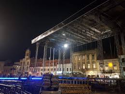 Cerbul de aur va avea loc în piaţa sfatului din braşov şi se va încheia pe 2 septembrie, cu gala centenară. Cum Va ArÄta Scena De La Cerbul De Aur 2018 Galerie Foto