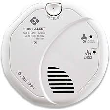 High sensitivity carbon monoxide and smoke detector with led flash indicating co smoke detector suitable for home. First Alert Brk Sc7010bv Hardwired Talking Photoelectric Smoke And Carbon Monoxide Co Detector Smoke Detectors Amazon Com