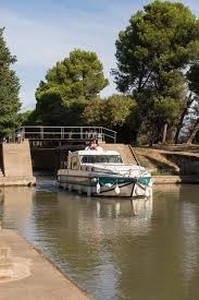 Canal Du Midi En Bateau Sans Permis Nicols Location Peniche Peniche Canaux