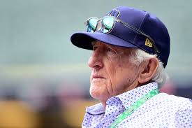 Iconic MLB, Milwaukee Brewers broadcaster Bob Uecker dies at age 90