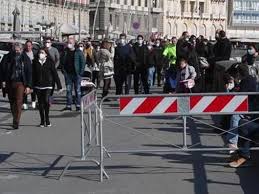 A parte il molise promosso da rosso ad arancione e la sardegna che da bianca potrebbe passare a tingersi di arancio, per questa settimana i colori delle regioni restano come sono. 2lganoo1oywqnm