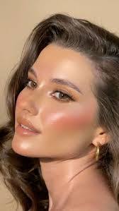 Sonya Doyle's Instagram, Twitter & Facebook