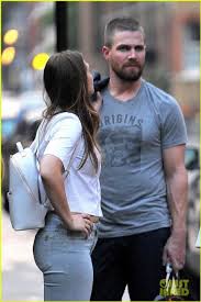 A renowned model, cassandra jean is the wife of widely popular canadian actor, stephen amell. Who Is Stephen Amell Dating Stephen Amell Girlfriend Wife