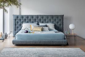 Hi, i'm debating between these two beds.one has a footboard and one doesn't. Full Moon Bed By Bonaldo Room Service 360
