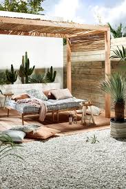 Tonnelle Abri Pour Terrasse Ombragee Deco Terrasse Decoration De Terrasse Exterieure Amenagement Jardin