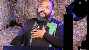 Dieudonné et noémie montagne (sa femme) ont été condamné. Plusieurs Centaines De Personnes Au Spectacle De Dieudonne Dans Un Petit Village Au Sud De Poitiers