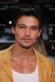 Steven Strait's Instagram, Twitter & Facebook