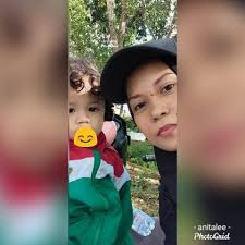 Ngemall dapat baju tidur Ralph Lauren. Pak Bule bilang ,Aku kerja seharian  kamu keluar 1 jam habis double paid aku . Eh Honey! Ini kan warna pink  susah untuk melewati nya.