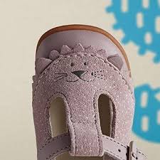 When Should Babies Start Wearing Shoes? | Clarks