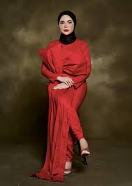 Antara sikap yang beliau amalkan dalam membina zara ialah selalu berbincang dalam kumpulan. Dari 20 Stokis Kini Cecah 6 000 Orang Sobella Cosmetics Berjaya Lahirkan 8 Jutawan Nona