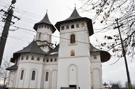 Pe 21 mai, calendarul creștin ortodox consemnează o sărbătoare deosebit de importantă, ziua sfinților constantin și elena, mamă și fiu, cunoscuți ca. Prima Liturghie ArhiereascÄƒ In Parohia SfinÅ£ii ImpÄƒraÅ£i Constantin Si Elena Galata Din Iasi Doxologia