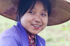 Risa de la mujer de Karen imagen editorial. Imagen de abuela