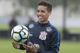 Pedrinho no barcelona / paródias corinthians. Pedrinho Espera Trocar Camisa Com Idolo Robinho Em Jogo Entre Atletico E Corinthians Superesportes