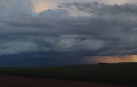 Alerta Paraná: Temporal Severo à Vista! Prepare-se para o Fim de Semana!