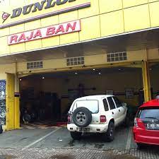 Ban yang kekurangan tekanan angin dapat menimbulkan bagian gepeng atau retak pada dinding ban. Raja Ban Toko Otomotif