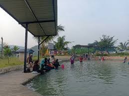 Selain itu, beberapa ada yang dilengkapi dengan tangki sebagai media pemanas air sementara, agar air yang dihasilkan hangat atau panas secara merata. Sg Lalang Hotspring Semenyih Gogocampervan