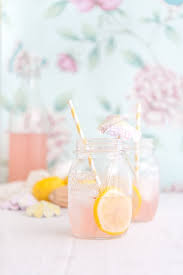 Une Pink Limonade Qui Sent Bon L Ete Pop Soda Limonade Rose Limonade Limonade Maison