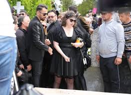 Încă de ieri trupul neînsuflețit al lui răzvan ciobanu a fost despus la o capelă din bucurești. Ce I A Cerut Mama Lui RÄƒzvan Ciobanu Ritei MureÈ™an Libertatea