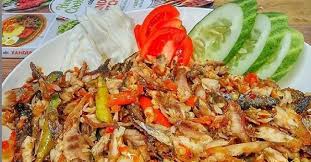 Nah sekarang yuk kita siapkan bumbu bumbu sebagai persiapan. Resep Ikan Kembung Suwir Sambal Korek Lauk Favorit Penggemar Pedas