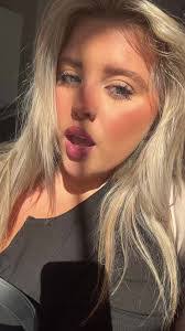 Lauren Stitt's Instagram, Twitter & Facebook