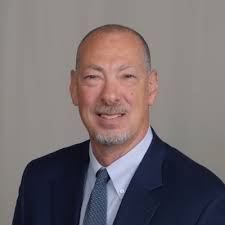 🏡 My house is now pending! My break from Portland will begin in October.  📦 As I'm packing up, I'm being very critical of what I bring along. 💌 I  *will* be