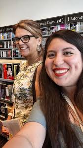 Ella es mi Lorelai Gilmore ☕️🍁🧡📖, Ame mucho este día con mi mamá, toda  una cita de chicas 🫂🎀, Cafecito de @montenegro.cafe ☕️, Libritos de  @librerias_gandhi 📚, Cine y palomitas en @cinepolismx 🍿 , ...