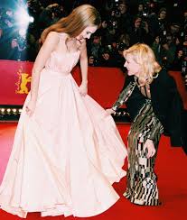 Dressed in christian dior, james' dress was the stuff of. Cate Blanchett Posts On Twitter Cate Blanchett Helping Lily James Fix Her Dress At The Cinderella Premiere