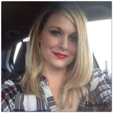 One thing about my baby girl, she LOVES a red lip! 💋💄 I knew I had to  include her