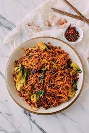 Spicy Crispy Pork Noodles Made With Spaghetti Recipe Pork Noodles Crispy Pork Food