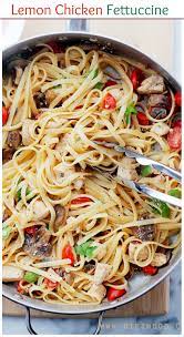 One Pan Lemon Chicken Fettuccine Is A Fresh And Easy Take On Dinner Tossed With Tomatoes Mushrooms Lemon Jui Recipes Clean Eating Recipes Chicken Fettuccine