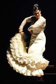Faire Des Cours Pour Savoir Danser Le Flamenco Flamenco Danseuse De Flamenco Robe Flamenco
